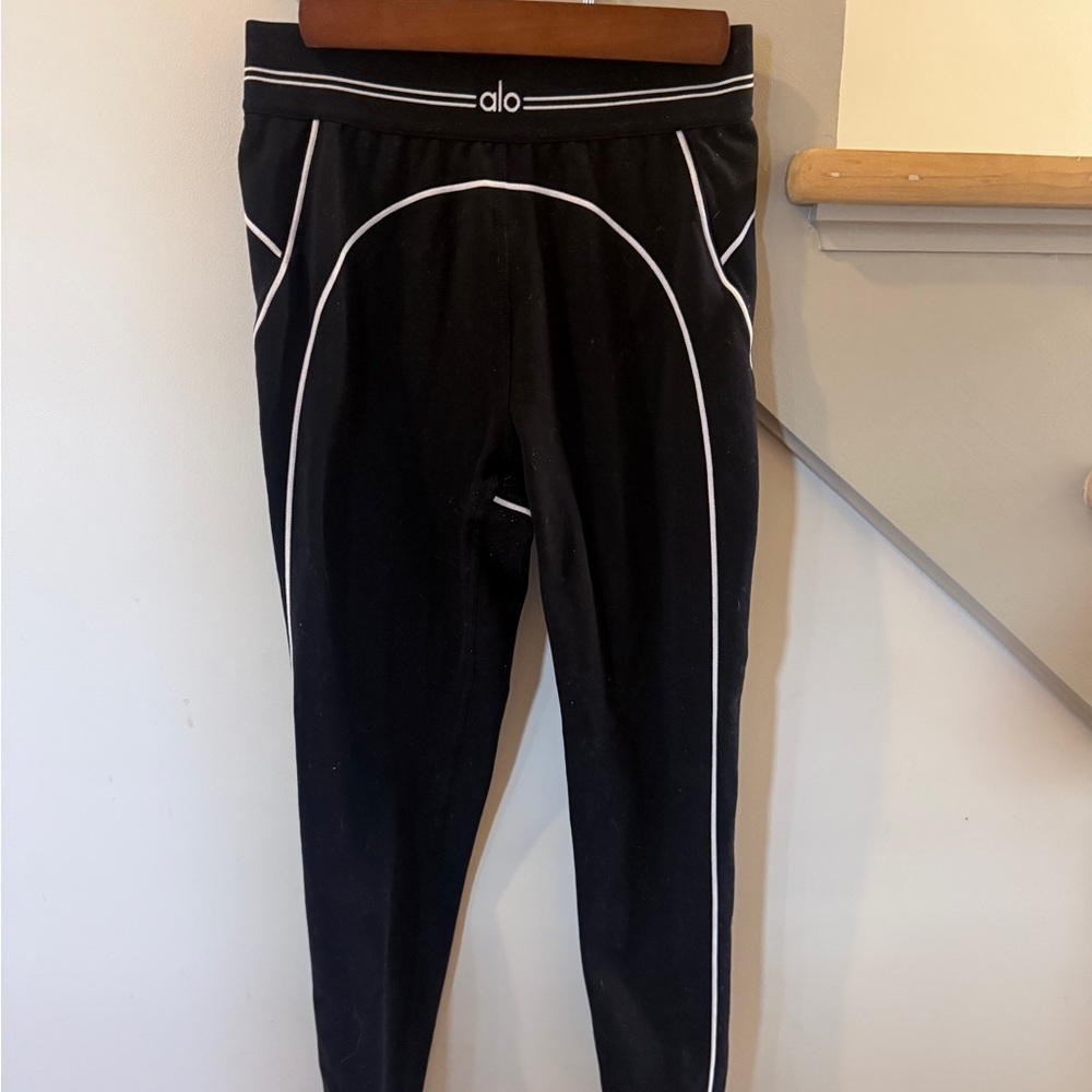 Alo Airbrush Heart Throb Leggings Black with White Piping